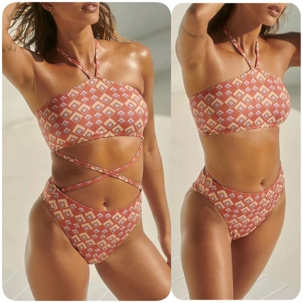 NEW Size L Women Beth Richards Gina One Piece Saffron Square Geo Swimsuit